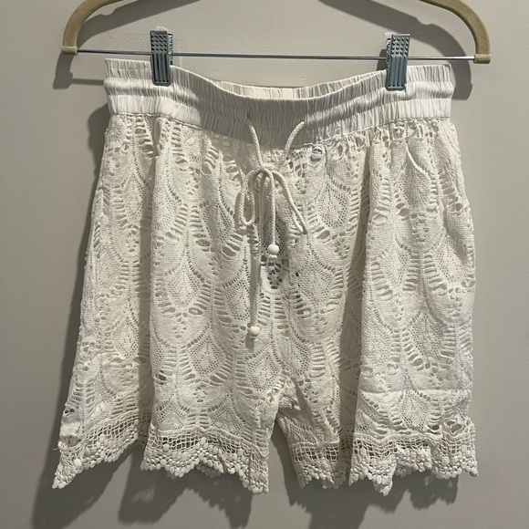 NWT Ananada’s Collection- White Lace Overlay Shorts - Picture 1 of 7